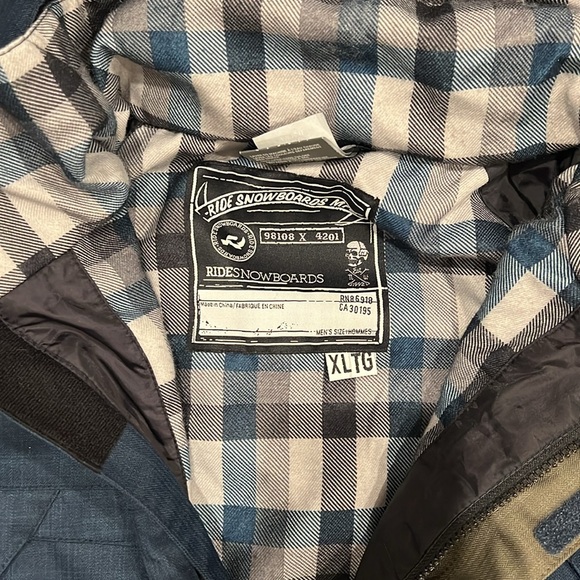Men's Ride Snowboards Jacket - Picture 3 of 7